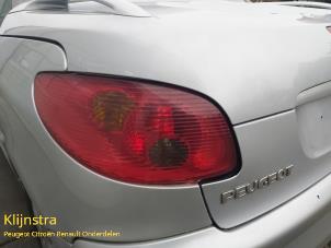 Gebruikte Achterlicht links Peugeot 206 CC (2D) 1.6 16V Prijs op aanvraag aangeboden door Fa. Klijnstra & Zn. VOF