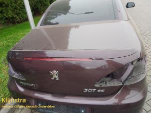 Gebruikte Achterklep Peugeot 307 CC (3B) 2.0 HDIF 16V Prijs € 185,00 Margeregeling aangeboden door Fa. Klijnstra & Zn. VOF
