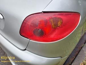 Gebruikte Achterlicht rechts Peugeot 206 (2A/C/H/J/S) 1.4 XR,XS,XT,Gentry Prijs op aanvraag aangeboden door Fa. Klijnstra & Zn. VOF