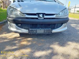 Gebruikte Voorbumper Peugeot 206 CC (2D) 2.0 16V Prijs op aanvraag aangeboden door Fa. Klijnstra & Zn. VOF