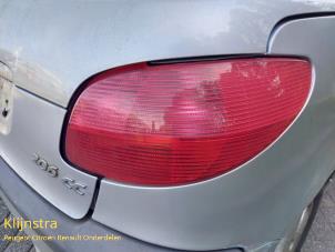 Gebruikte Achterlicht rechts Peugeot 206 CC (2D) 2.0 16V Prijs op aanvraag aangeboden door Fa. Klijnstra & Zn. VOF