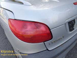 Gebruikte Achterlicht links Peugeot 206 CC (2D) 2.0 16V Prijs op aanvraag aangeboden door Fa. Klijnstra & Zn. VOF