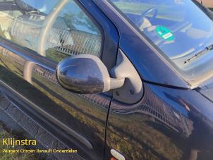 Gebruikte Buitenspiegel rechts Renault Twingo (C06) 1.2 16V Prijs op aanvraag aangeboden door Fa. Klijnstra & Zn. VOF