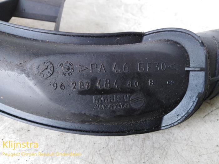 Turboslang van een Peugeot 607 (9D/U) 2.2 HDi 16V FAP 2002