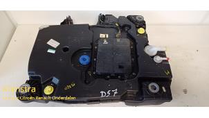 Gebruikte Adblue tank DS Automobiles DS 7 Crossback Prijs op aanvraag aangeboden door Fa. Klijnstra & Zn. VOF