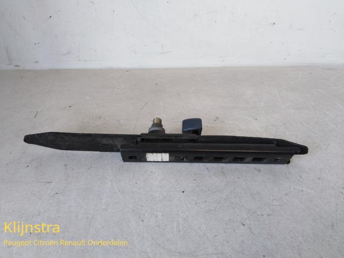 Diversen van een Peugeot Boxer (230L) 2.5D 270C 12V 2000