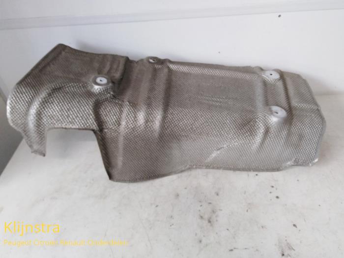 Gebruikte Hitteschild uitlaat Peugeot 5008 I (0A/0E) Prijs € 65,00 Margeregeling aangeboden door Fa. Klijnstra & Zn. VOF