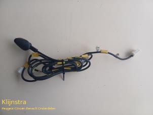 Gebruikte Antenne Peugeot 108 1.0 12V Prijs € 24,00 Margeregeling aangeboden door Fa. Klijnstra & Zn. VOF