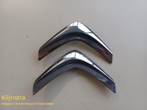 Gebruikte Embleem Citroen C3 (SC) 1.6 HDi 92 Prijs op aanvraag aangeboden door Fa. Klijnstra & Zn. VOF