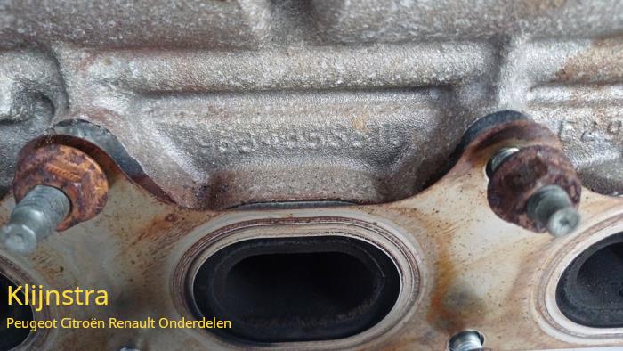 Cilinderkop van een Citroën Xsara Picasso (CH) 1.8 16V 2003