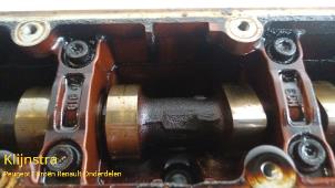 Cilinderkop van een Citroën Xsara Picasso (CH) 1.8 16V 2003