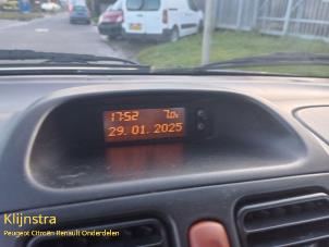 Gebruikte Display Interieur Opel Agila (A) 1.2 16V Prijs op aanvraag aangeboden door Fa. Klijnstra & Zn. VOF