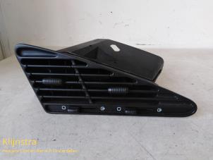 Gebruikte Luchtrooster Dashboard Peugeot Partner 1.9 D Prijs € 30,00 Margeregeling aangeboden door Fa. Klijnstra & Zn. VOF