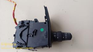 Gebruikte Licht Schakelaar Renault Clio III (BR/CR) 1.2 16V 75 Prijs € 60,00 Margeregeling aangeboden door Fa. Klijnstra & Zn. VOF