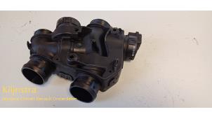 Gebruikte Gasklephuis Peugeot 206 SW (2E/K) 1.6 HDi 16V FAP Prijs € 125,00 Margeregeling aangeboden door Fa. Klijnstra & Zn. VOF