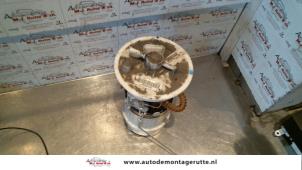 O120692 Gebruikte brandstofpomp elektrisch Mazda 3.