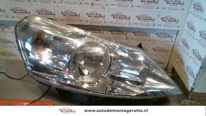 O74176 Gebruikte rechter koplamp Peugeot Expert