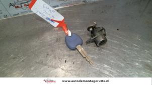 O81526 Gebruikte cilinderslot portier links Hyundai Excel