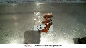 O121589 Gebruikte injector (benzine injectie) Peugeot 307