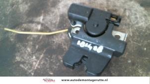 O91791 Gebruikte slotmechaniek achterklep Lexus IS 200