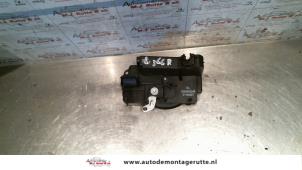 O82759 Gebruikte deurslot mechaniek 2deurs rechts Renault Trafic