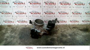 O123003 Gebruikte gasklephuis Kia Shuma
