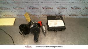 O82235 Gebruikte cilinderslotenset (compleet) Renault Twingo