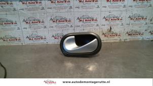 O79941 Gebruikte portiergreep 2deurs links Renault Twingo