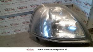 O74197 Gebruikte rechter koplamp Renault Master