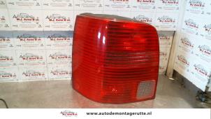 O93030 Gebruikte achterlicht links Volkswagen Passat