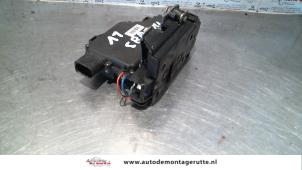 O82953 Gebruikte slotmechaniek portier 4deurs links-voor Volkswagen Passat