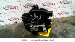 O83812 Gebruikte slotmechaniek portier 4deurs rechts-voor Seat Toledo