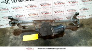 O119241 Gebruikte ruitenwismotor+mechaniek Toyota Yaris Verso