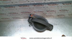 O79786 Gebruikte deurgreep 2deurs links Fiat Doblo