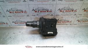 O101985 Gebruikte schakelaar richtingaanwijzer Renault Scenic