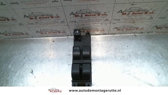 Gebruikte Combischakelaar ramen Nissan Primera O108962