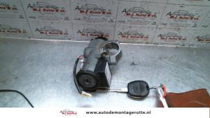 O114187 Gebruikte kontaktslot+sleutel Nissan Primera