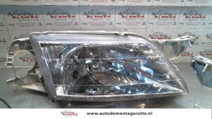 O73758 Gebruikte koplamp rechts Mazda Premacy