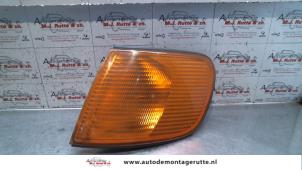 O75424 Gebruikte pinker links Audi 100