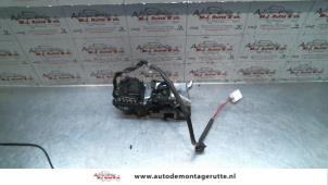 O83956 Gebruikte portierslot mechaniek 4deurs rechts-achter Mazda Premacy