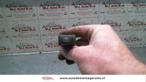 O106791 Gebruikte schakelaar achteruitverwarming Landrover Freelander