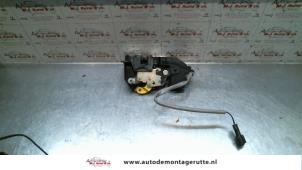 O83983 Gebruikte slotmechaniek portier 4deurs rechts-achter Kia Carens