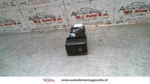 O106269 Gebruikte schakelaar mistlamp Subaru Outback