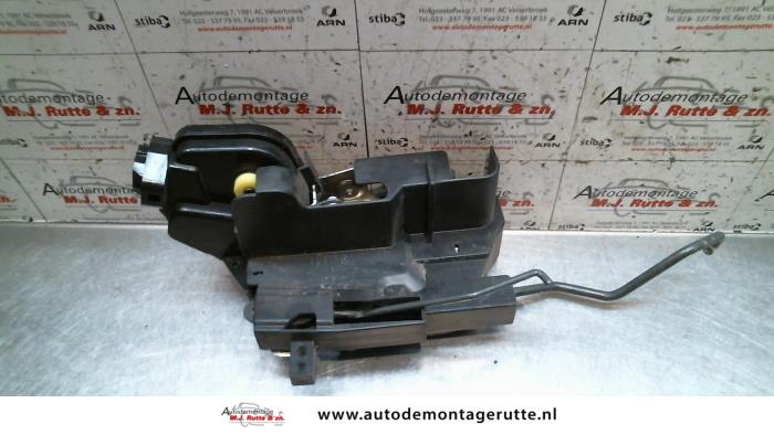 Gebruikte Portierslot Mechaniek 4Deurs links-voor Hyundai Matrix O83015