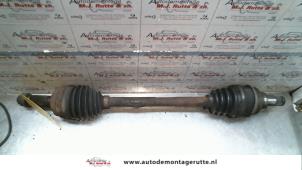 O111373 Gebruikte cardanas links-voor (vwa) Daihatsu Young RV