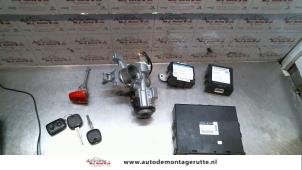 O82256 Gebruikte set cilindersloten (compleet) Daihatsu Sirion