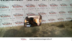 Gebruikte Spiegelglas links Peugeot 307 SW (3H) 1.6 16V Prijs op aanvraag aangeboden door Autodemontage M.J. Rutte B.V.