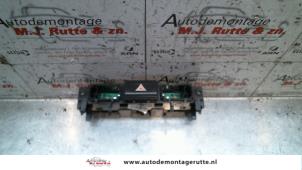 Gebruikte Alarmlicht Schakelaar Jaguar X-type Estate 2.5 V6 24V Prijs op aanvraag aangeboden door Autodemontage M.J. Rutte B.V.