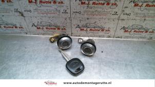 O81992 Gebruikte deurslot cilinder rechts Toyota Yaris Verso
