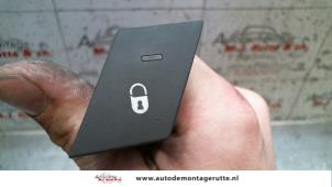 O90385 Gebruikte schakelaar centr. deurvergrendeling Citroen C4 Picasso